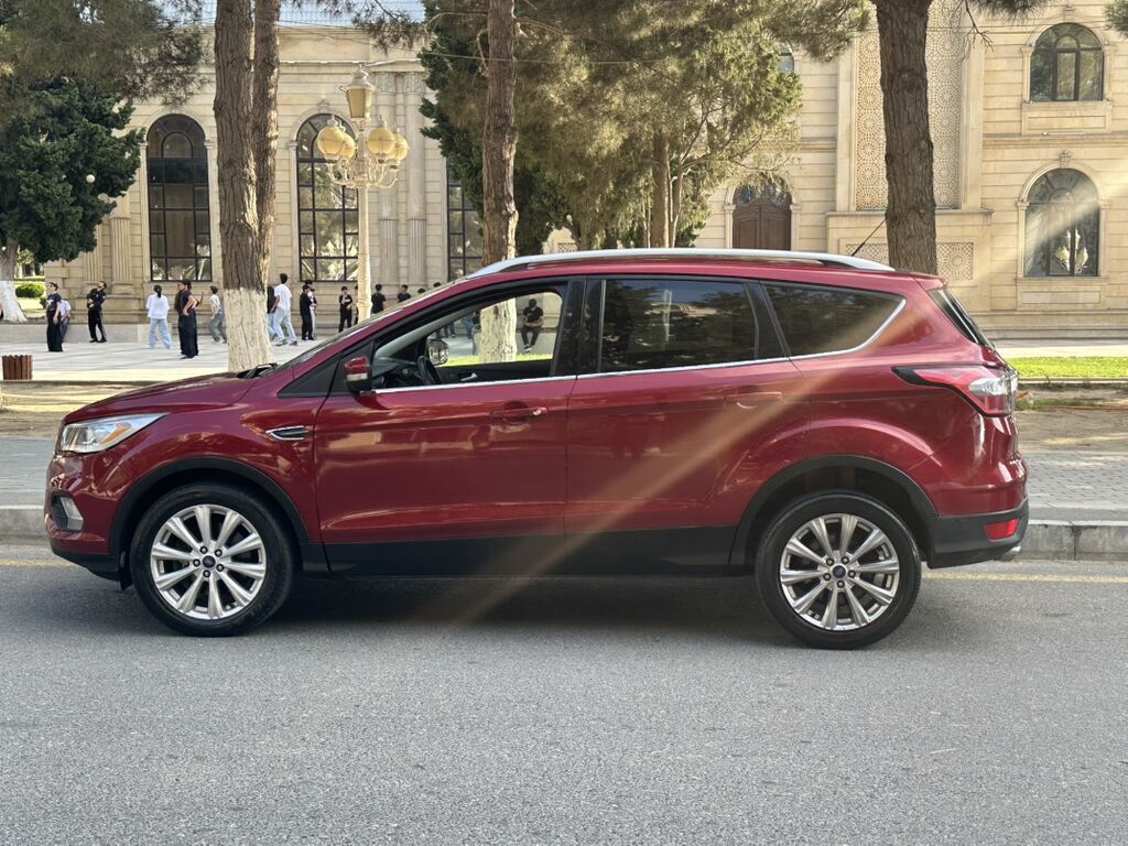 Ford Kuga: 1.5 l | 2017 il 248000 km Krossover — Avtomobillər, Masazır (3)