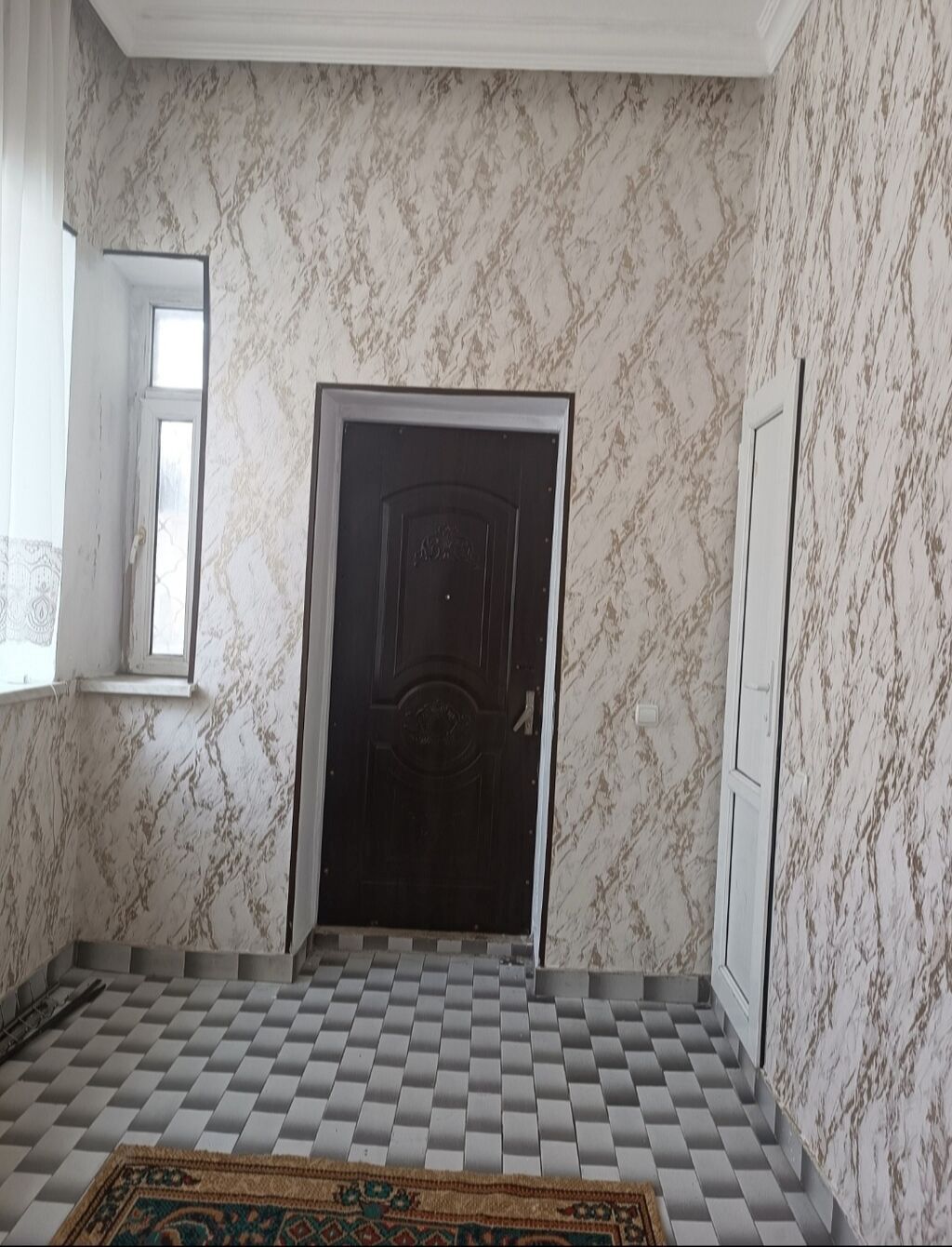 Əhmədlidə, Ukrayna meydanına yaxın, Pluton şadlıq sarayının arxasında