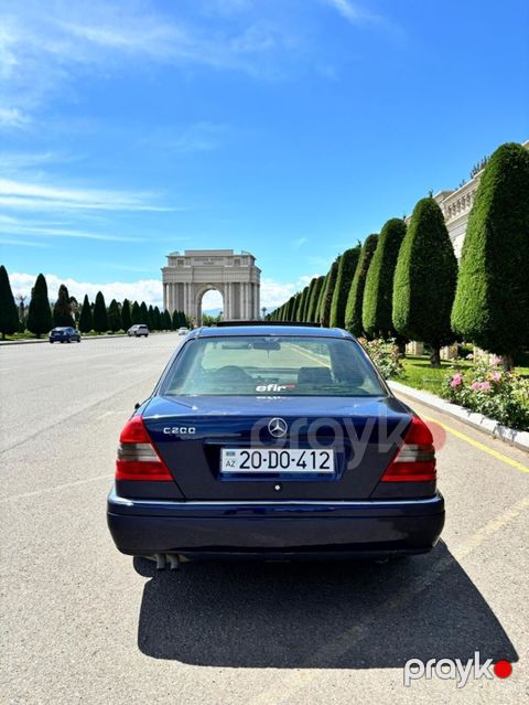 Mercedes-Benz C200 sedan - Kuzov: W202, 4 qapı, tünd göy rəng -