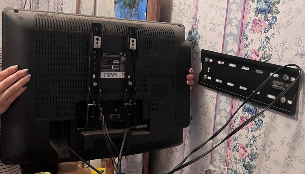 Toshiba LCD televizor - Ekran ölçüsü: təxminən 22 düym (eniş — Televizorlar, Masazır (2)