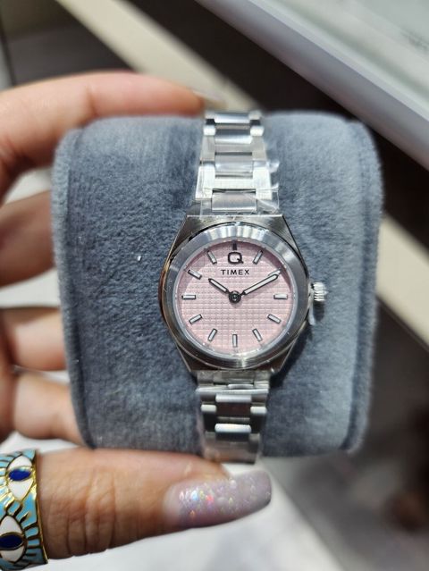 Timex Q kolleksiyasından zərif qadın qol saatı - Korpus və qolbaq