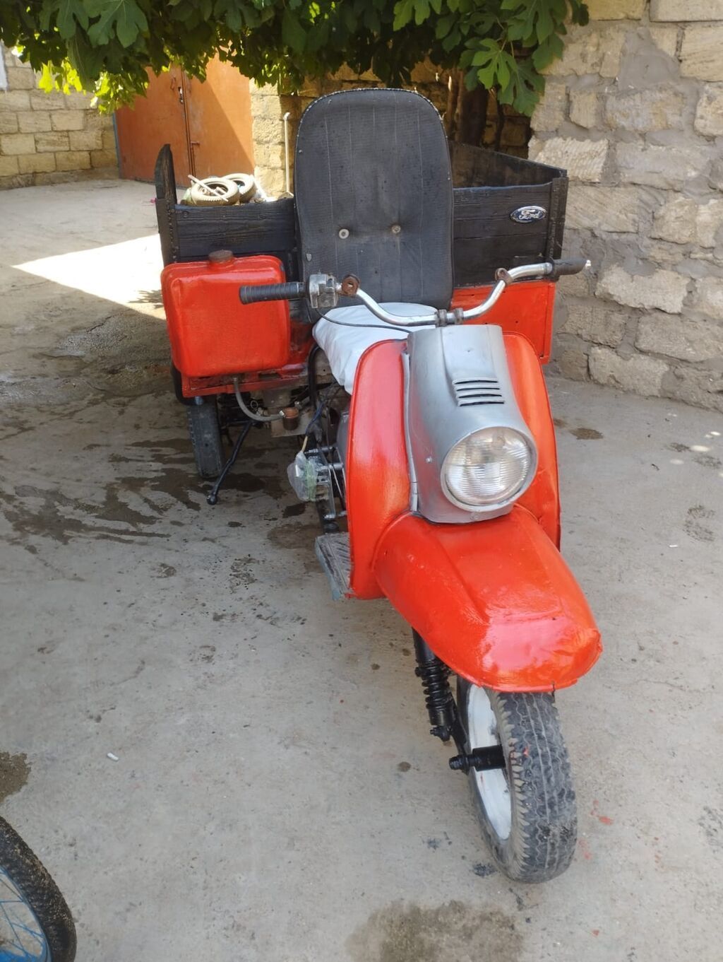 Yükdaşıma üçün üçtəkərli yük motoarabasə