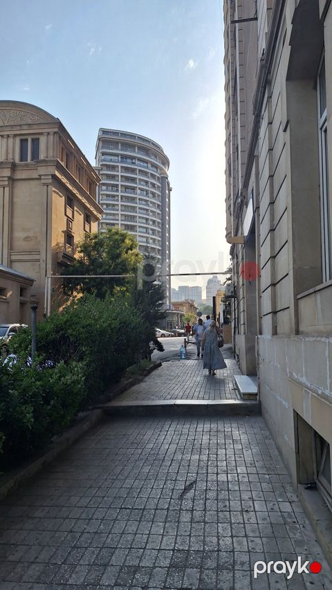 Satılır 4 otaqlı yeni tikili 190 m²