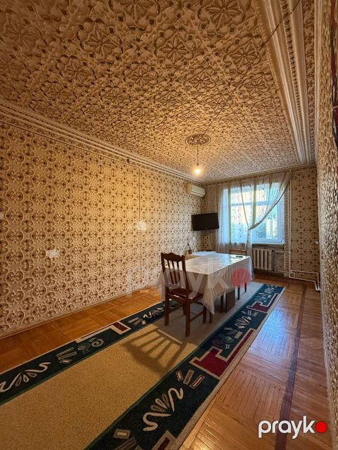 Satılır 4 otaqlı köhnə tikili 100 m²