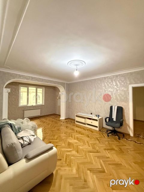 Satılır 4 otaqlı köhnə tikili 100 m²
