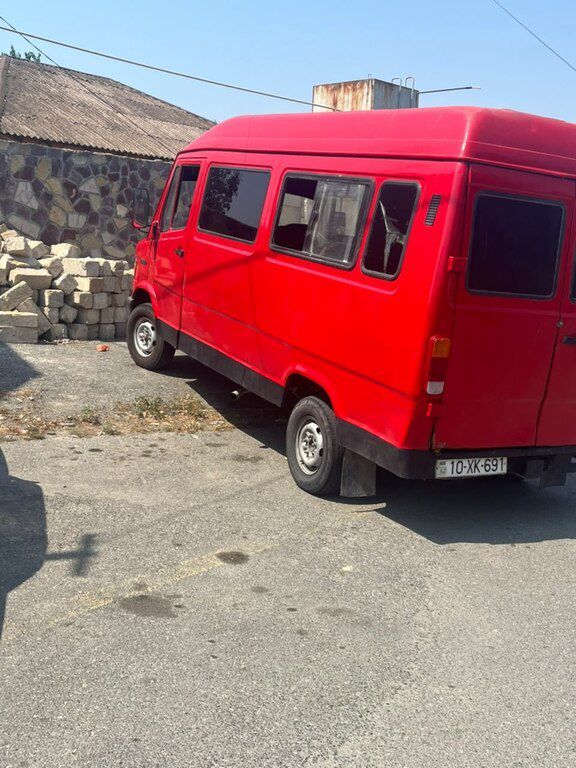 Mercedes 208 D, 2.3 L, 1987 il, 642 832 km — Avtomobillər, Tərtər (4)
