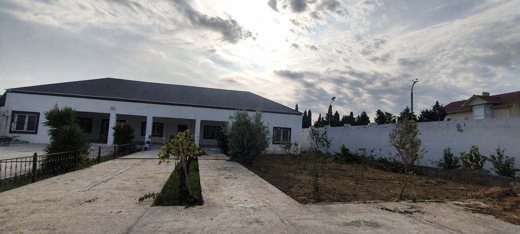 Mərdəkanda elit məhəllədə 15 sot həyətyanı sahənin içərisində