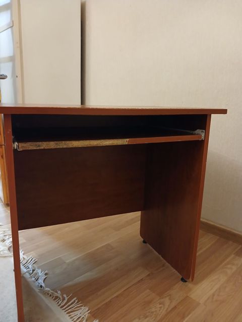 Kompüter masası, ağac naxışlı laminat, 100x55x70 sm