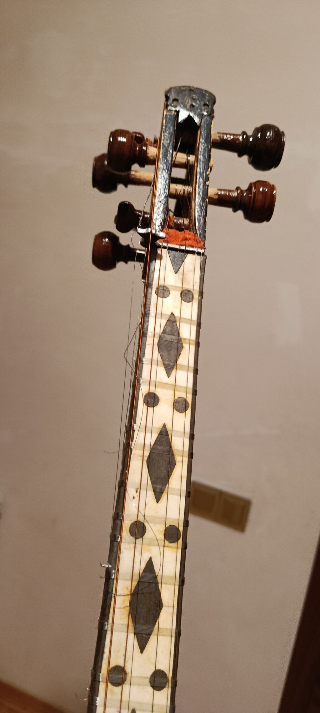 Məhsul: Tar (Azərbaycan milli simli musiqi aləti) Təsvir: - Klassik — Musiqiə alətləri, Bakı (2)