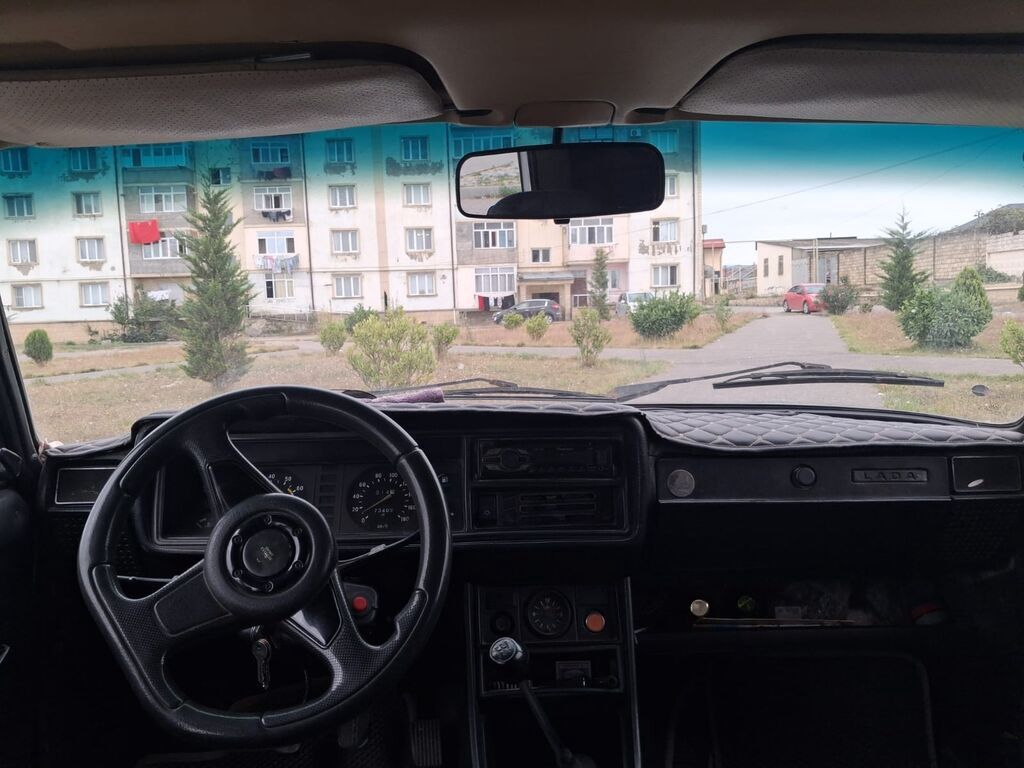VAZ 2107, ağ rəng, 4 qapılı sedan. Əsas xüsusiyyətlər: - — Avto, Quba (6)