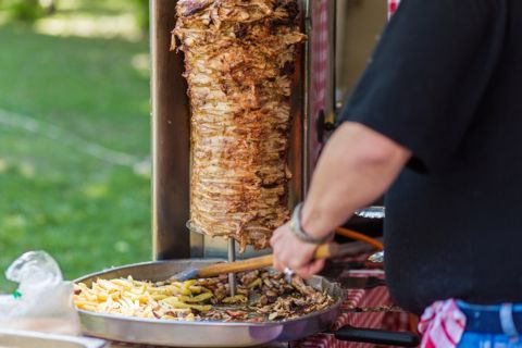 Dönərçi köməkçisi tələb olunur