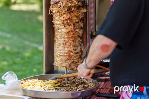 Dönərçi tələb olunur — Bakı