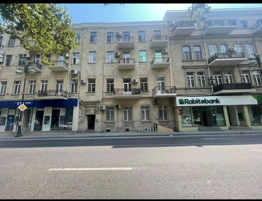 Satılır 3 otaqlı köhnə tikili 120 m² — Mənzil, Bakı (2)