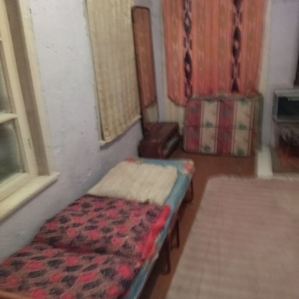 Kirayə üçün sadə, mebellə təchiz edilmiş 2 otaqlı ev. - Geniş qonaq — Daşınmaz əmlak, Bakı (2)