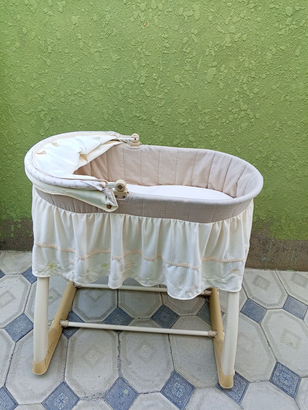 Oğlan və qız üçün, İşlənmiş, Yumru, Beşik, Dəstsiz, Matras ilə, Yellənmə mexanizmi ilə — Mebel, Bakı (5)
