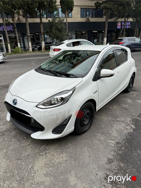 Toyota Aqua icarəsi — Bakı