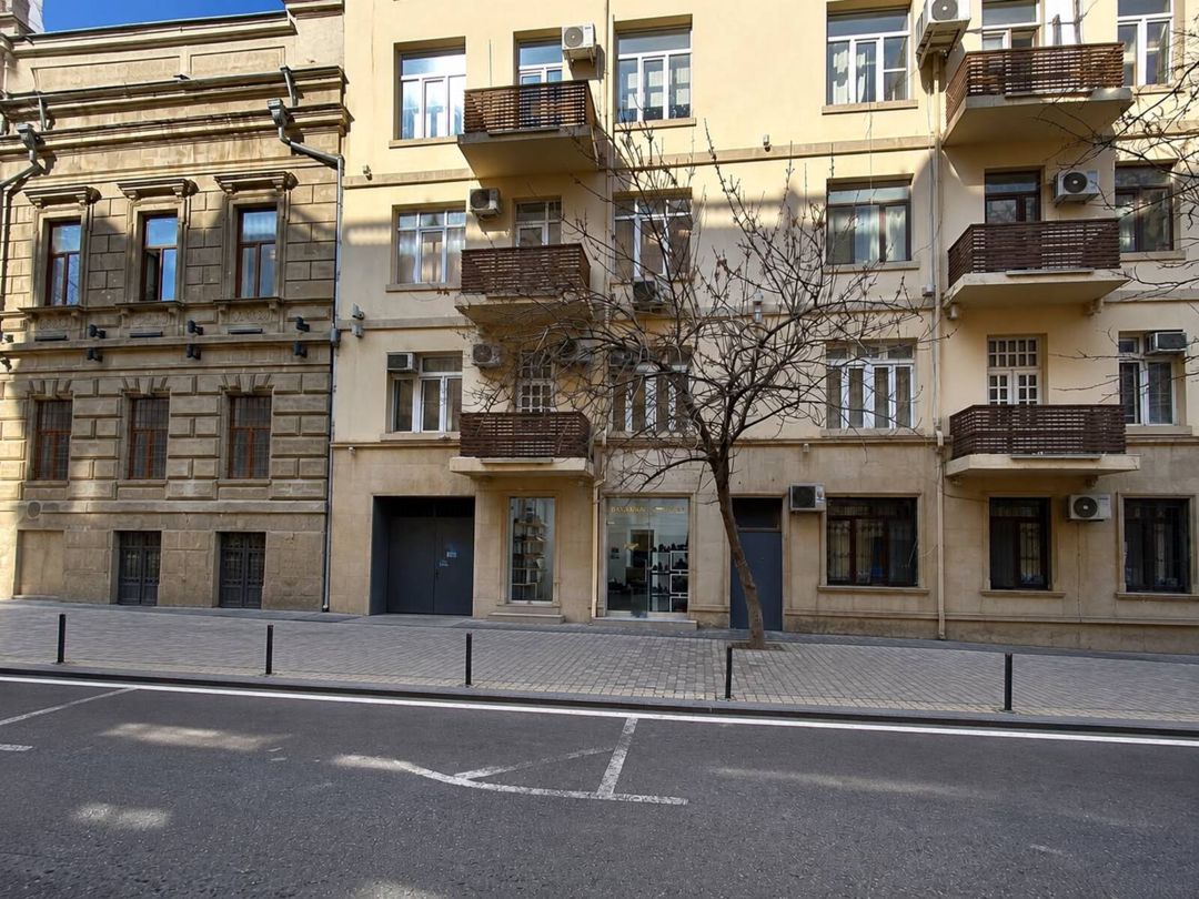 Satılır 3 otaqlı köhnə tikili 108 m² — Mənzil, Bakı