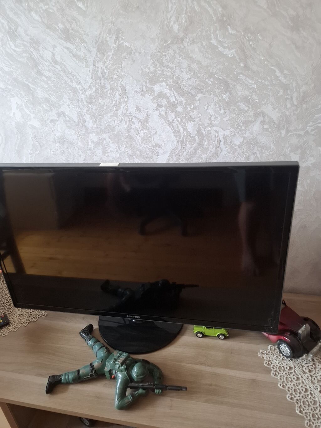 Samsung LED televizor - Ekran: təxminən 32" (80 sm ətrafı), geniş — Televizorlar, Saray