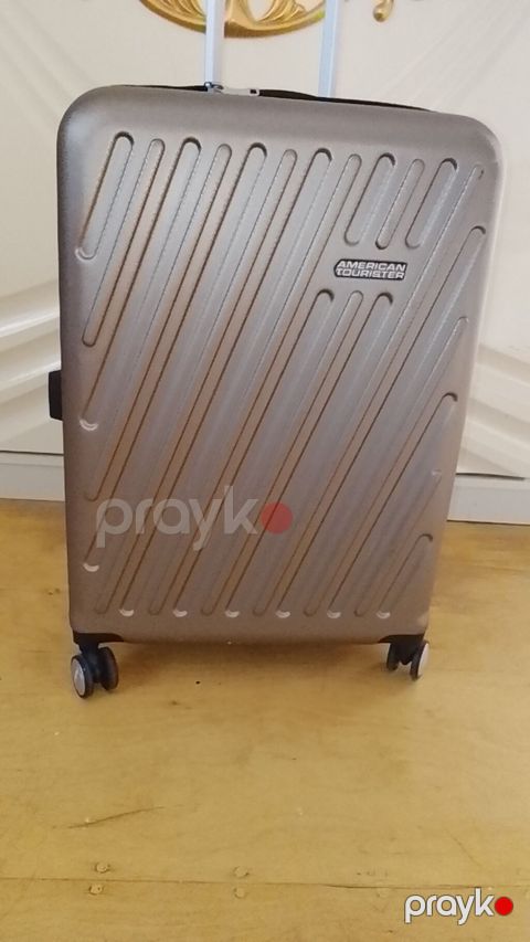 Çamadan 23/25 kg ceki tutur Ünvan Bine qesebesi Aeroport yolu teref — Digah