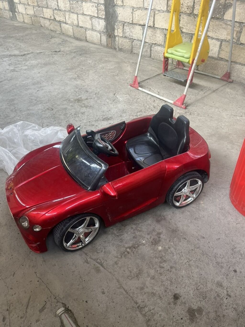 Uşaq üçün elektrikli miniatür avtomobil – qırmızı rəngdə kabriolet — Mallar, Mingəçevir (2)