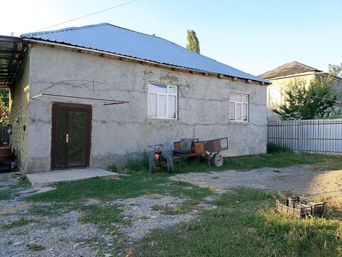 2 otaqlı, 80 kv. m, Təmirsiz