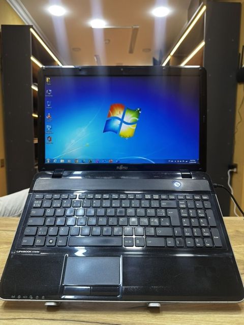 💻 Fujitsu 🔹Prosessor: Intel Core i3-2350 CPU 🔹 Operativ yaddaş: 4 GB