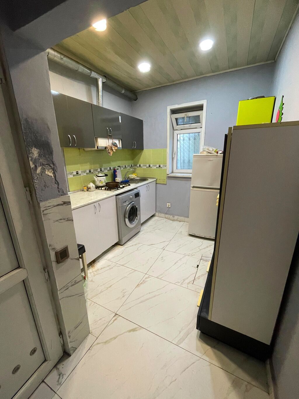 051 722 53 42 ev sahibi ile elaqe saxlayin.z.o Bir nəfər