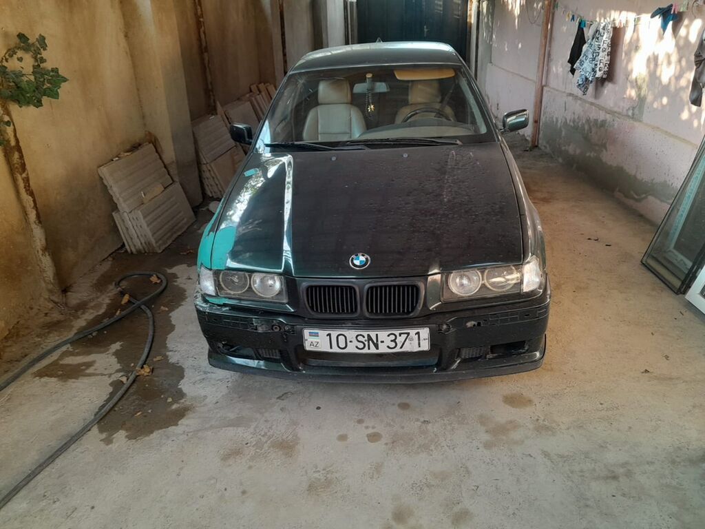 BMW 3 Series E36 sedan - Mühərrik: benzin, 6 silindir (şəhərdaxili