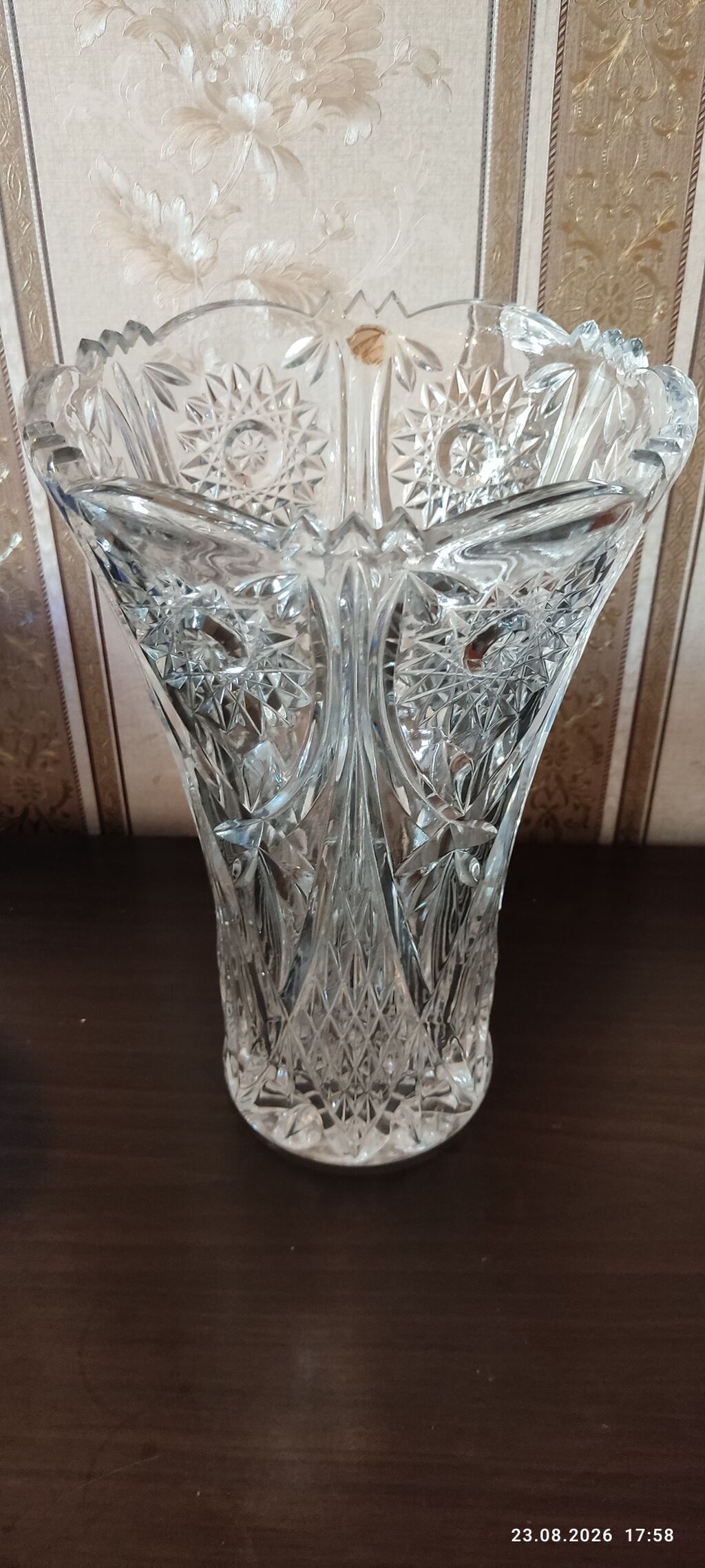 Bir vaza, Xrustal — Mallar, Bakı (2)