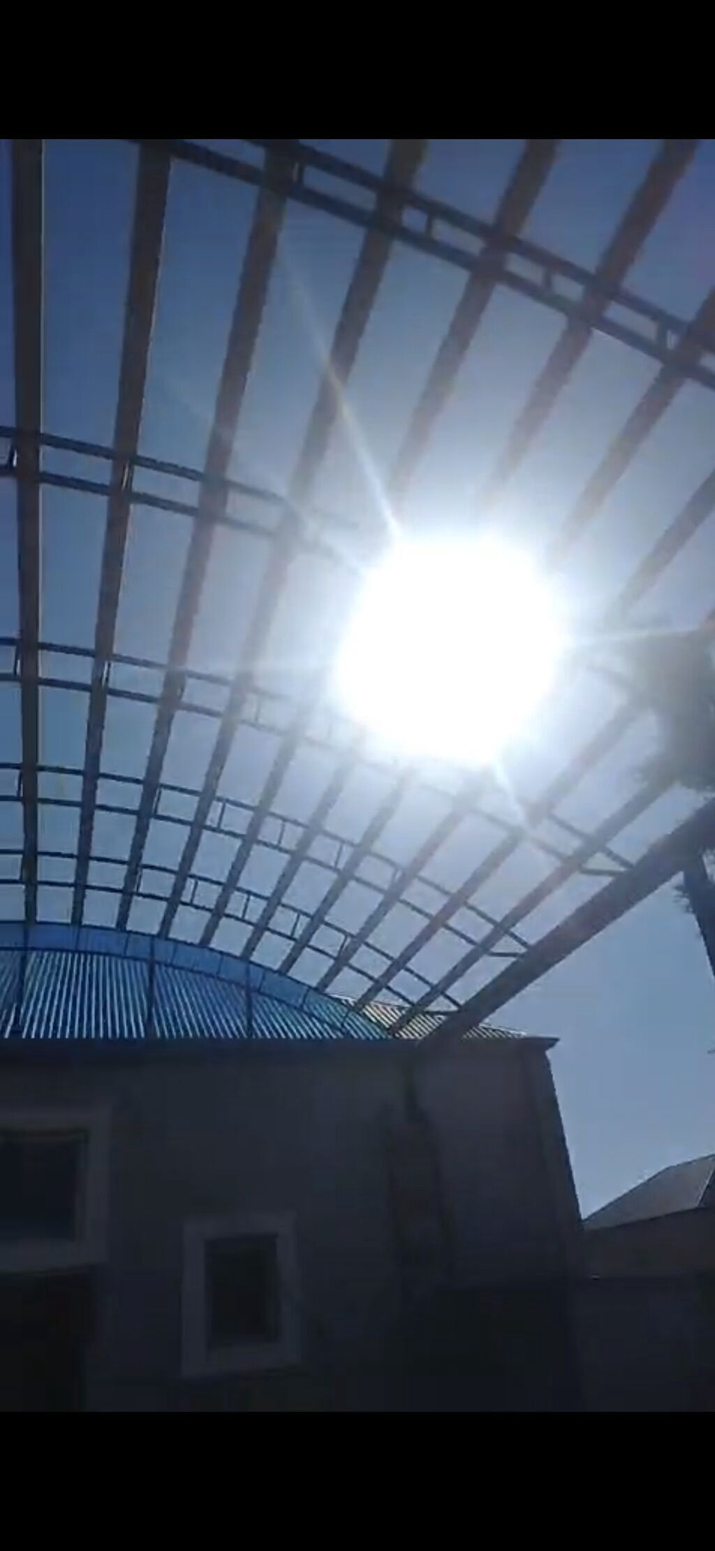 “Nəfes işləri” – hovlu və girişlər üçün dekorativ metal karkaslı — Dam örtükləri, Bakı (3)