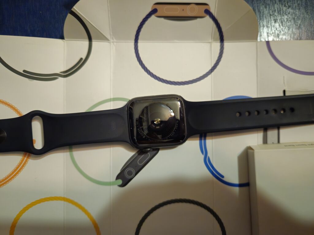 Apple Watch Se 82% pil ideal veziyyetdedir ustunde 4 orginal kemer — Aksesuarlar, Bakı (2)