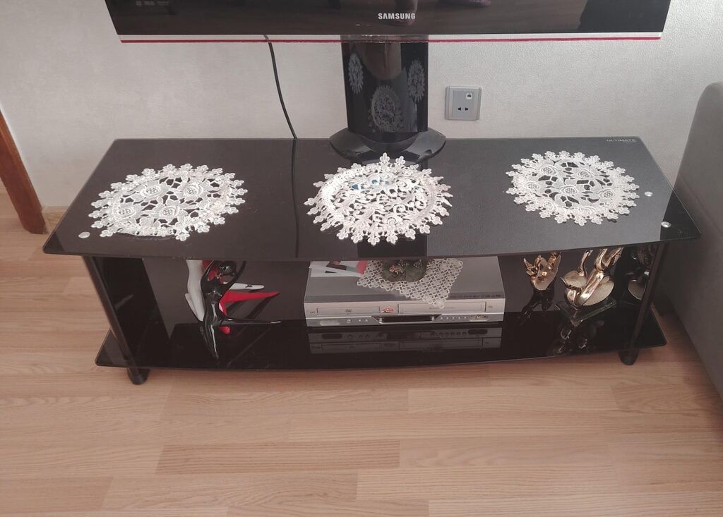 Işlənmiş TV altlığı, şüşə üstlü, 2 polkalı - 1