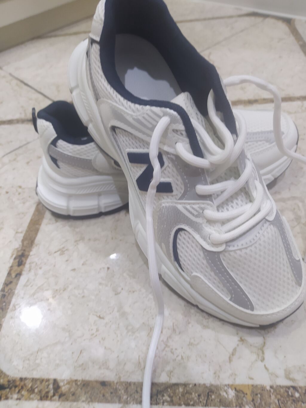 New Balance 530 Running krossovkaları razmeri uygun gelmir deye — Şəxsi əşyalar, Masazır