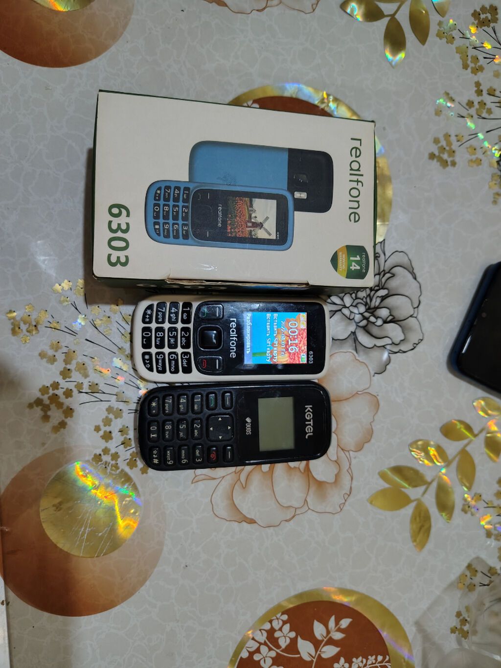 - Model: Realfone 6303 (qutusu ilə) - Şəbəkə: Dual SIM - Ekran: rəngli