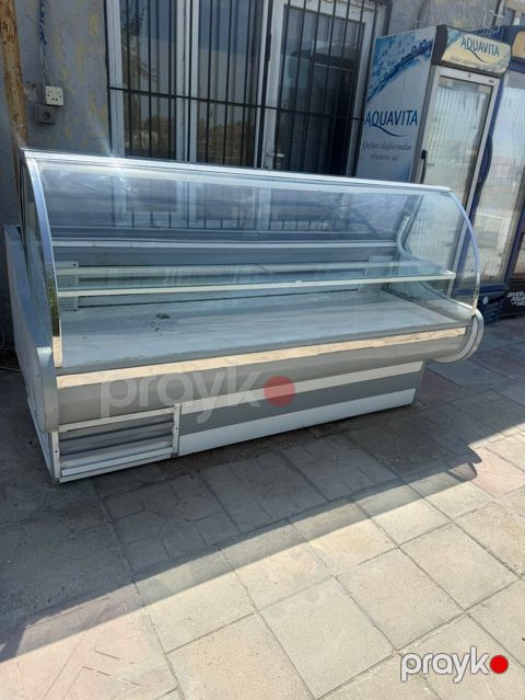 2 metrlk soyuducu vitrin 350 Azn. Arxası 2 qapılıdır.Tam işləkdir heç