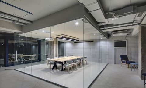 Ofis şüşə arakəsmə — RAY Group MMC