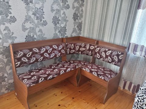 Mətbəx künc dəsti - Forma: L-şəkilli künc oturacaq - Material: taxta