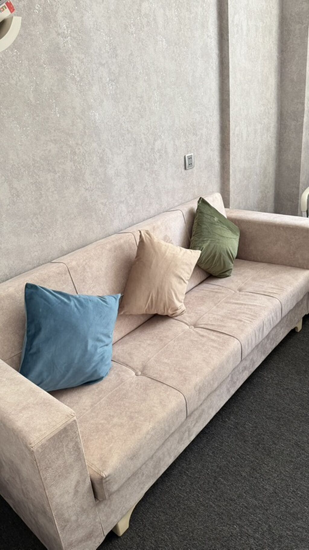 Bej rəngli 3 yerlik divan - Minimalist, düz xətli dizayn – geniş — Mebel, Bakı