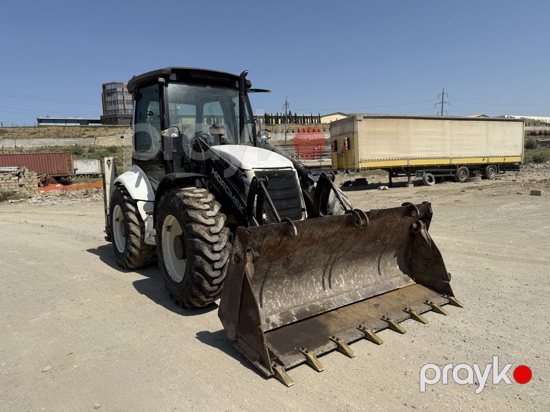 Ekskavator Hidromek, 2014 il — İnşaat texnikası, Bakı (3)