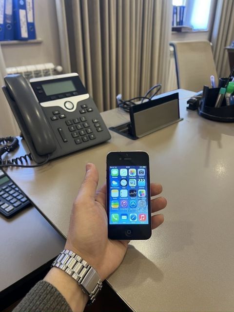 IPhone 4, Qara