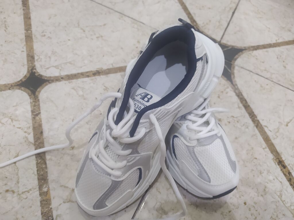 New Balance 530 Running krossovkaları razmeri uygun gelmir deye — Şəxsi əşyalar, Masazır (2)