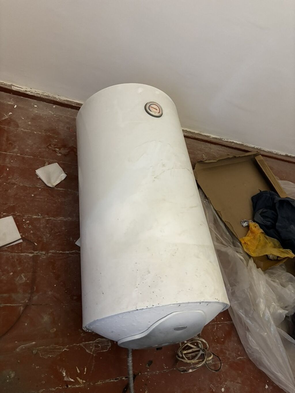 Elektrik su qızdırıcısı (şaquli/sorizontal quraşdırma üçün silindrik