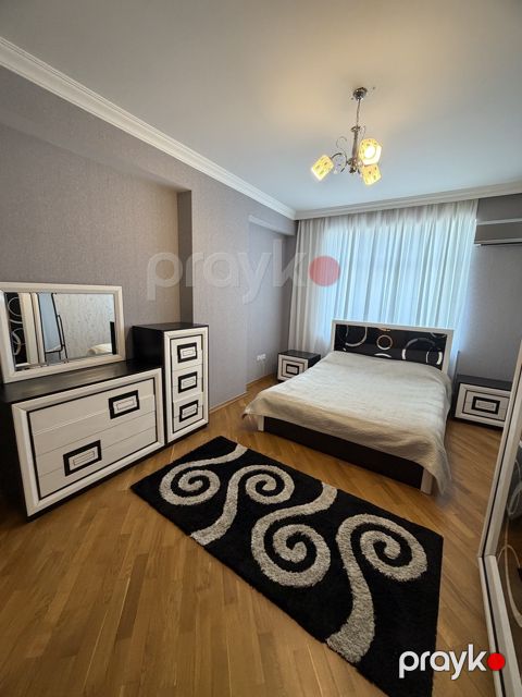 İcarəyə verilir 3 otaqlı yeni tikili 135 m²