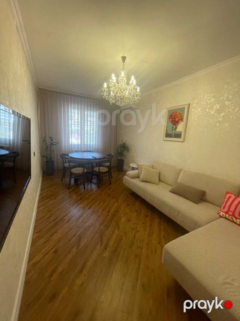 Satılır 3 otaqlı köhnə tikili 90 m²