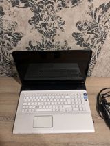 Sony VAIO noutbuk – ağ korpuslu, klassik dizayn. Xüsusiyyətlər: - — Смартфоны