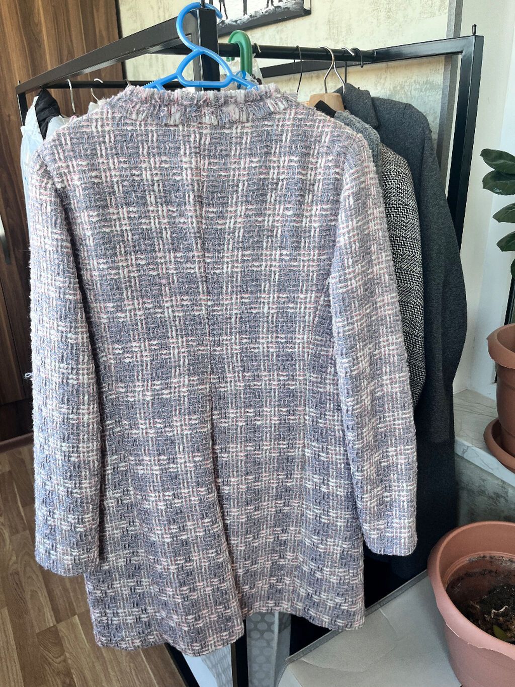 - Parça: yumşaq, teksturalı tweed (çoxrəngli – boz, çəhrayı və ağ — Şəxsi əşyalar, Bakı (3)