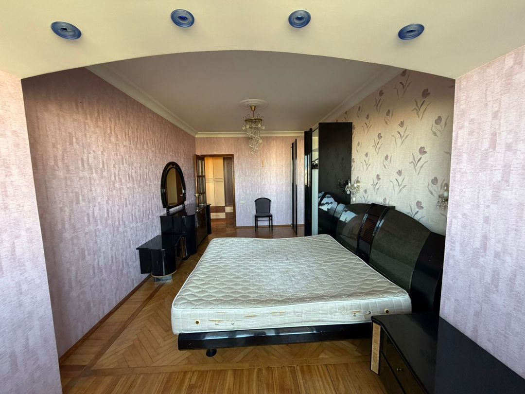 Satılır 4 otaqlı köhnə tikili 105 m² — Mənzil, Bakı (3)