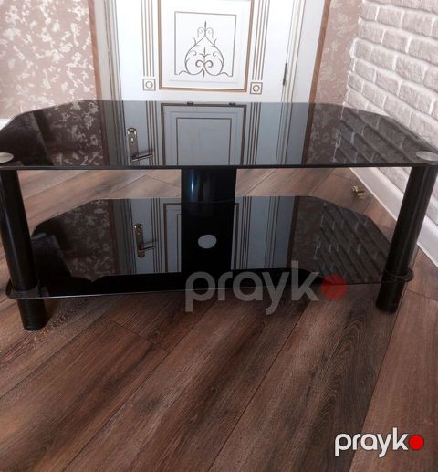TV altı,çox səliqəli işlənib,üzerinde ciziq belə yoxdur,qiy