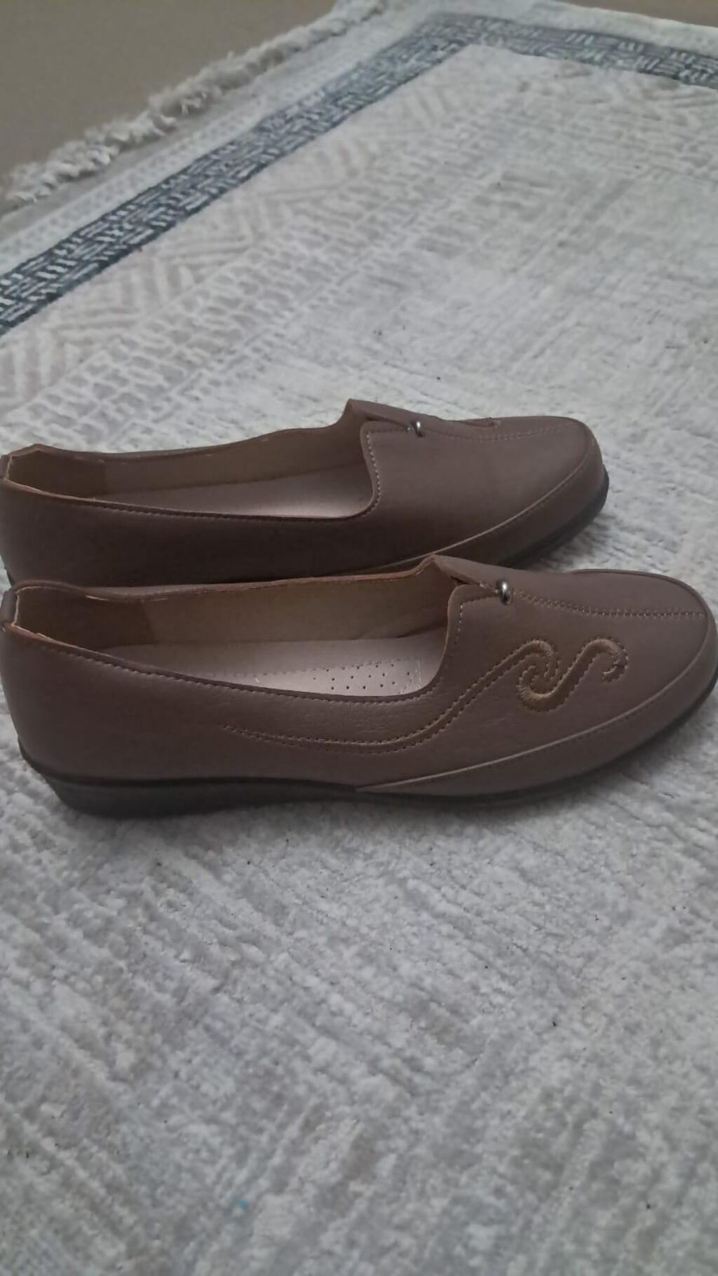 Qadın loafer ayaqqabıları - Rəng: tünd bej/qəhvəyi - Model: slip-on