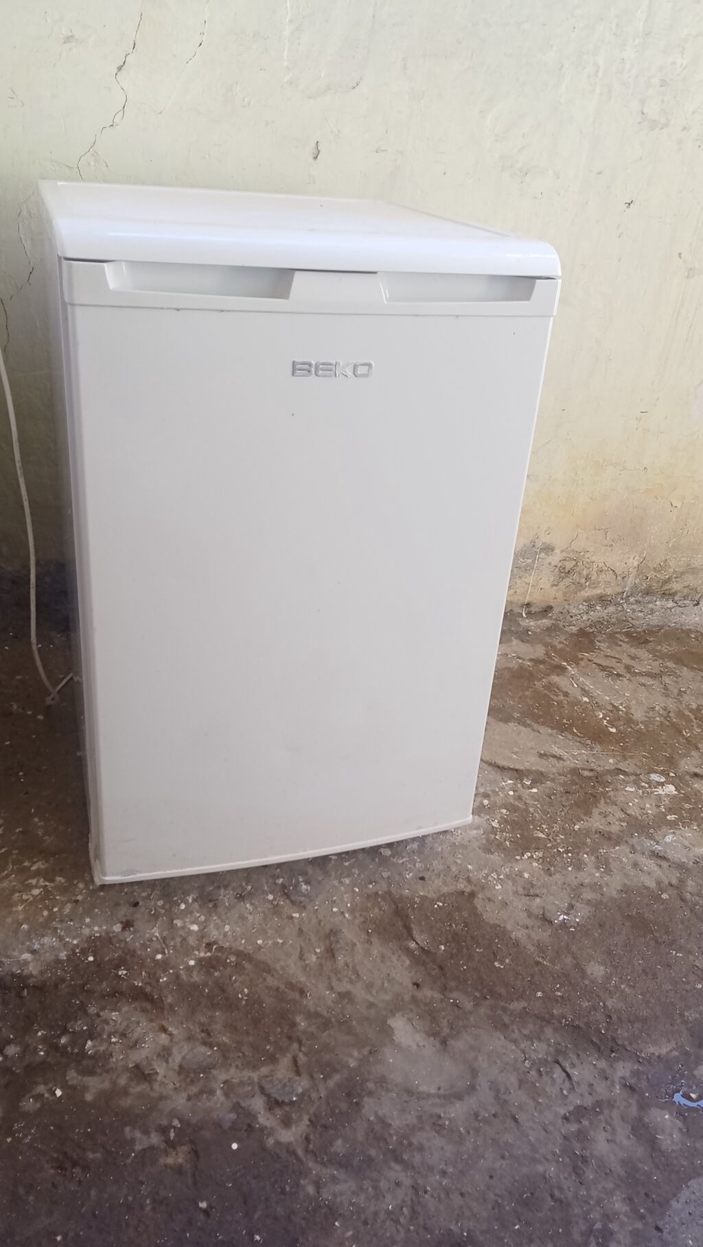 Beko mini soyuducu tam işləkdir əla soyudur heç bir problemi yoxdur